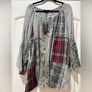 Chic Patchwork Blouse with Floral and Plaid Patterns